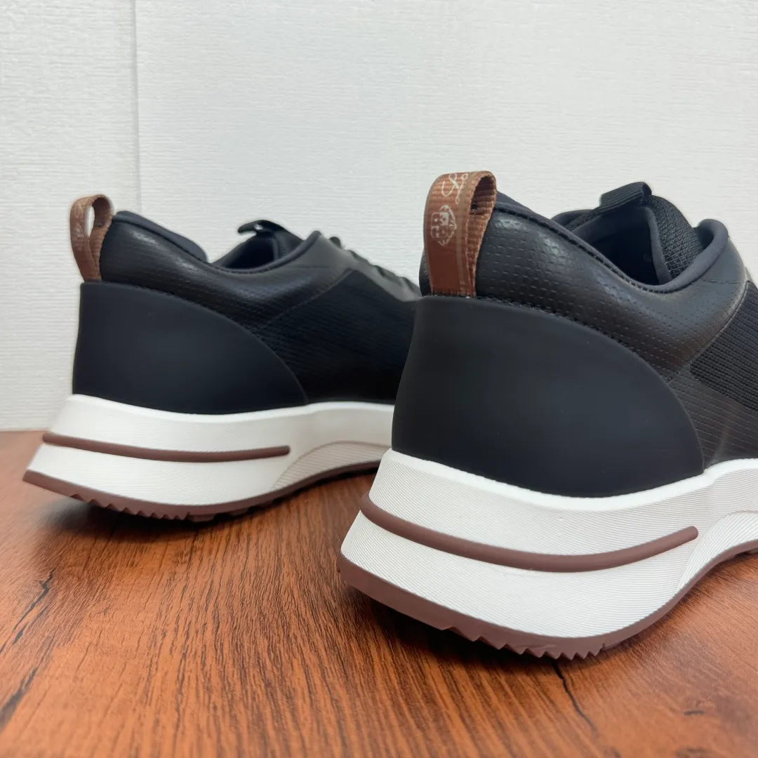 Batch 760 Loro Piana mesh cowhide stitching casual sports men's shoes LP jogging shoes OEM original soles feel free to enter the counter! This casual shoe is knitted from Wind fiber, giving it a unique three-dimensional effect. The unique silhouette narrows slightly at the midsection and is embellished with nappa leather details. The lightweight rubber sole and studs on the edge enhance traction and stability, and functional details full of modern aesthetics add a sporty style to the shoe. The upper uses a hot-melt edge-sealing process. The lightweight technical material of the Kummel-colored rubber outsole is inlaid with cushioning pads on the inside of the sole to distribute the weight more evenly and reduce the load during walking. The leather eyelets are directly set on the upper fixed to the sole to ensure stability. The rear is equipped with cushioning pads to improve wearing comfort. The full package of the counter comes with a shoelace insole. Multiple colors available! Fabric: 100% nylon Decoration: 100% cow leather Accessories: 100% polyurethane Size: 39-40-41-42-43-44 Standard leather shoe size (38/45 can be customized and returns and exchanges are not supported) Item number: FAM1718 Black